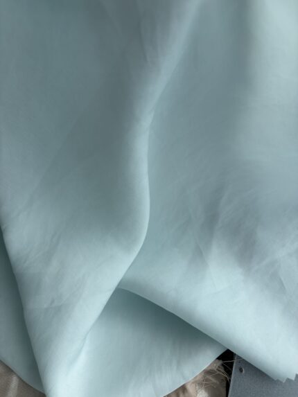 LFN69050 — Lightweight Polyester Viscose Woven